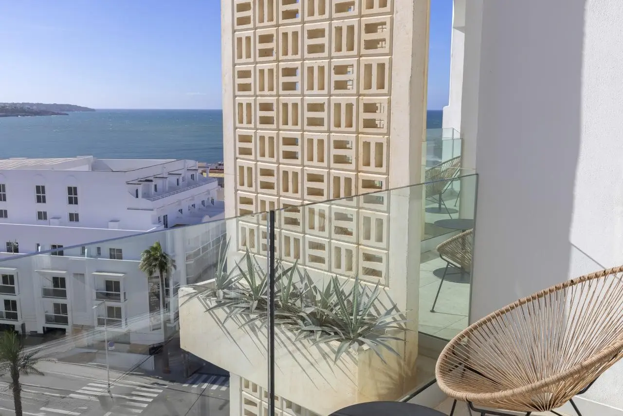 HM Ayron Park — HM AYRON PARK