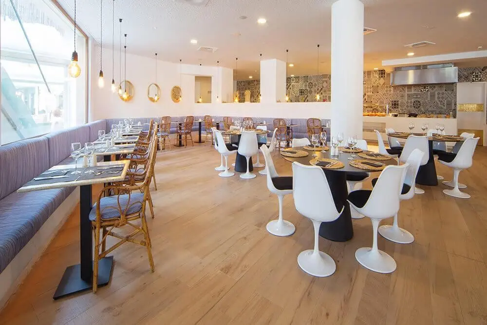 Restauracja i jedzenie w hotelu HM Gran Fiesta
