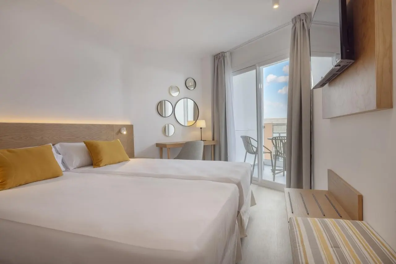 HM Isabela — HM ISABELA