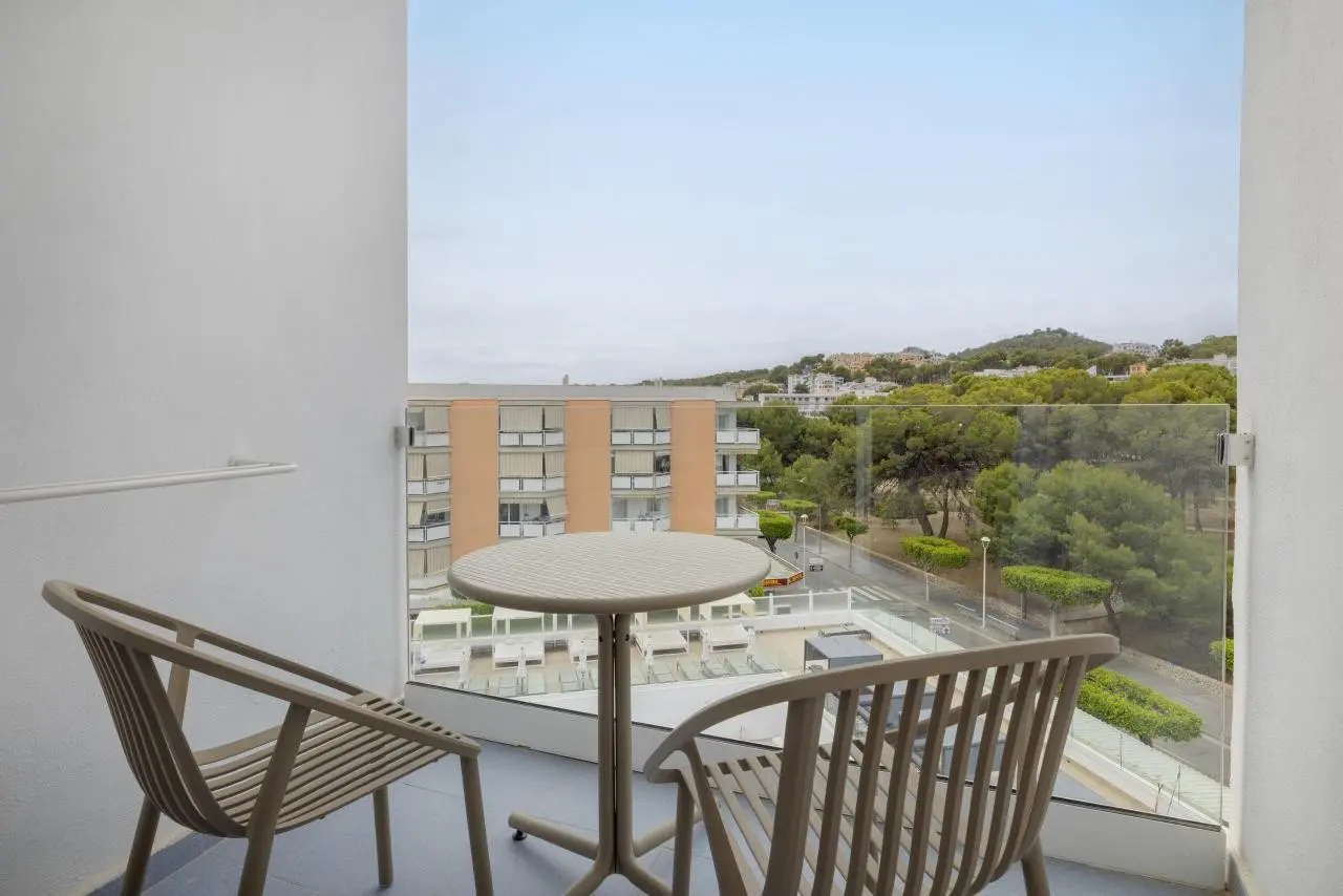 HM Isabela — HM ISABELA