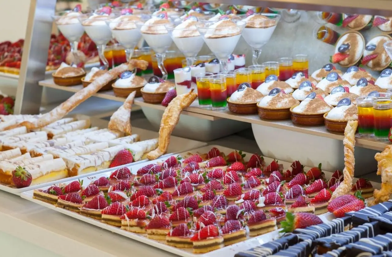 Restauracja i jedzenie w hotelu Iberostar Bouganville Playa