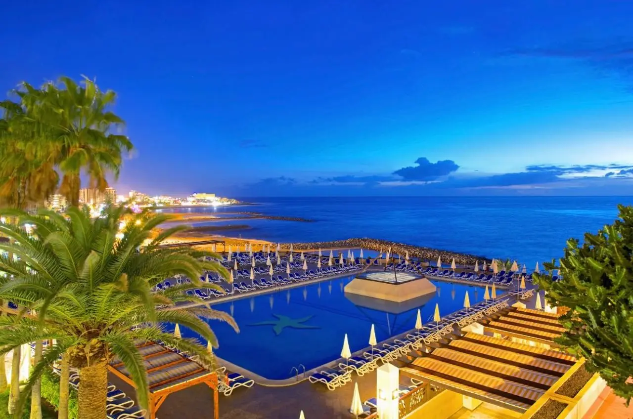 Basen w hotelu Iberostar Bouganville Playa