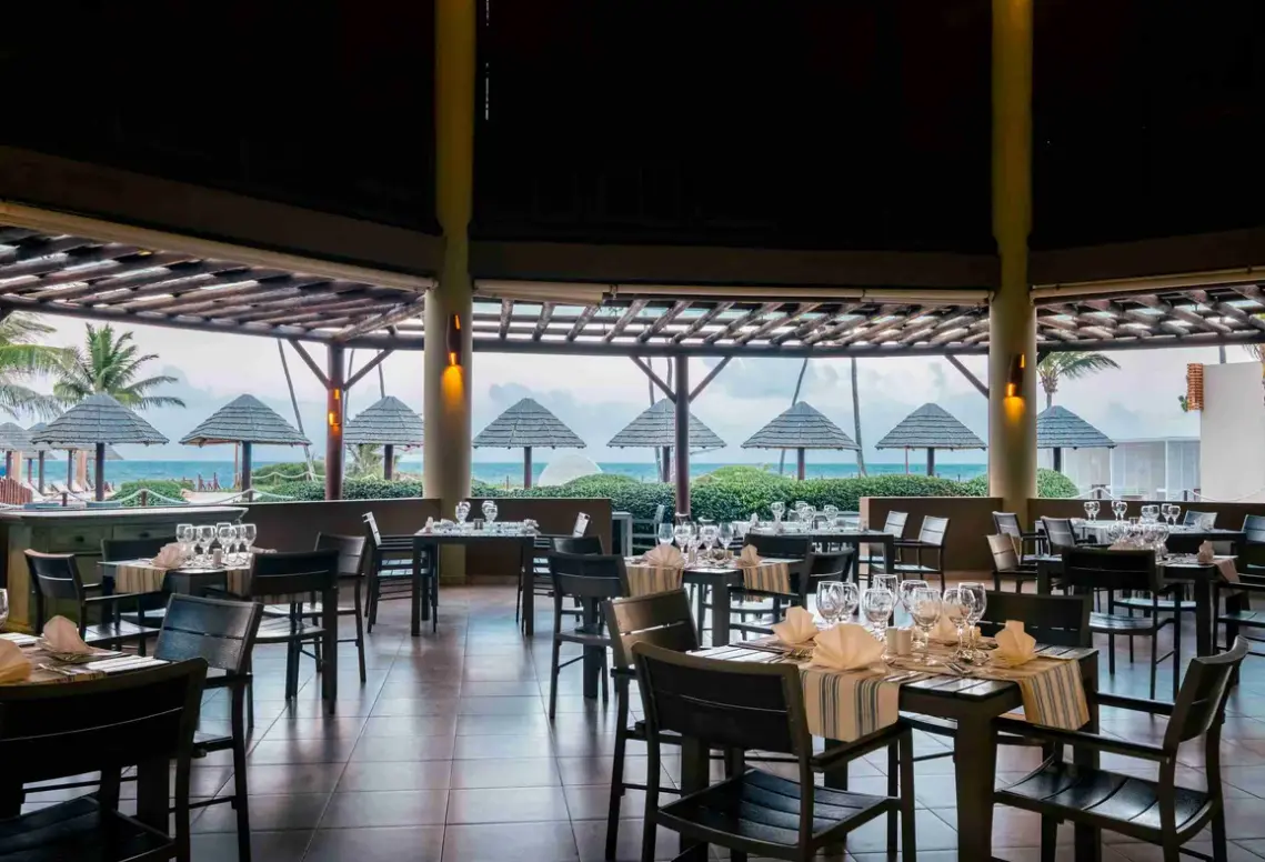 Restauracja i jedzenie w hotelu Iberostar Waves Bahia