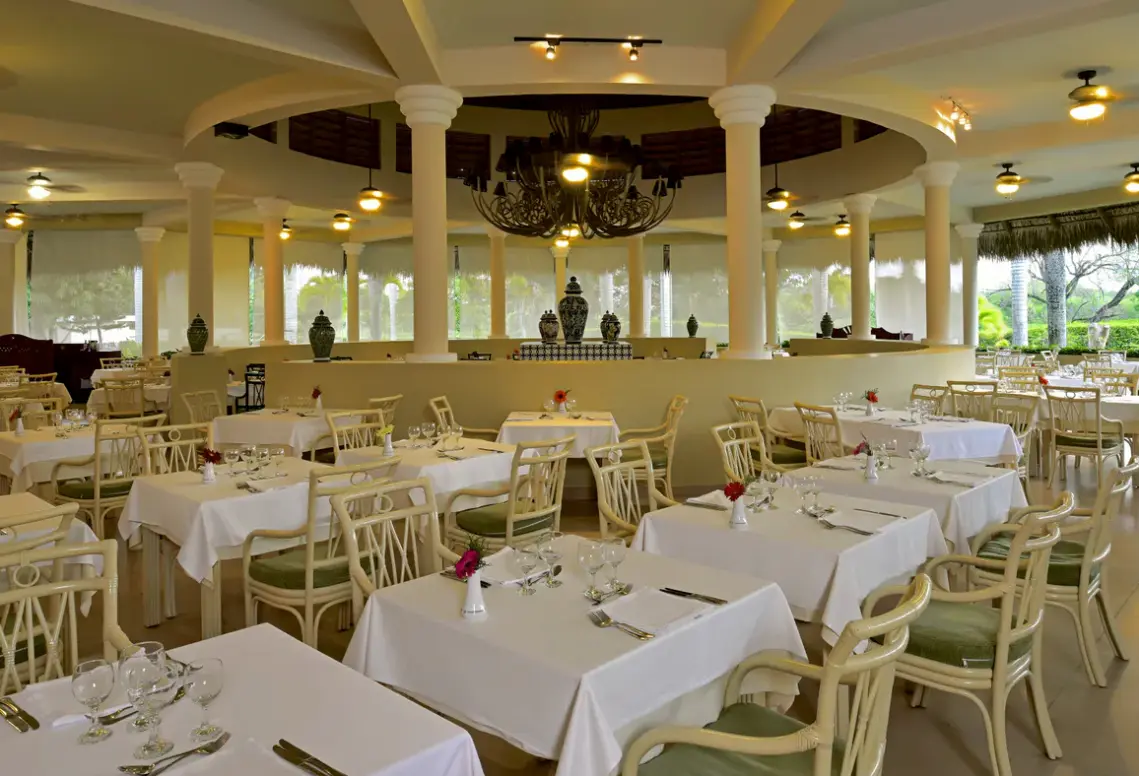 Restauracja i jedzenie w hotelu Iberostar Waves Costa Dorada