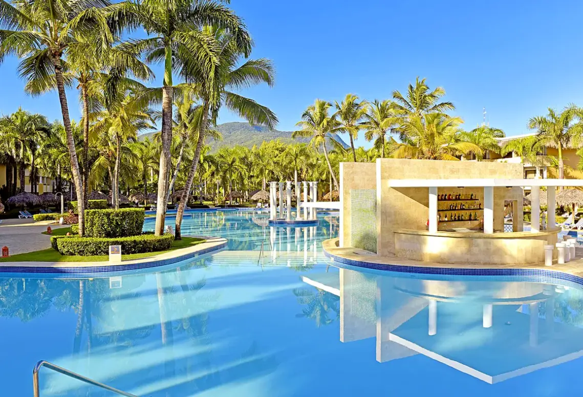 Basen w hotelu Iberostar Waves Costa Dorada