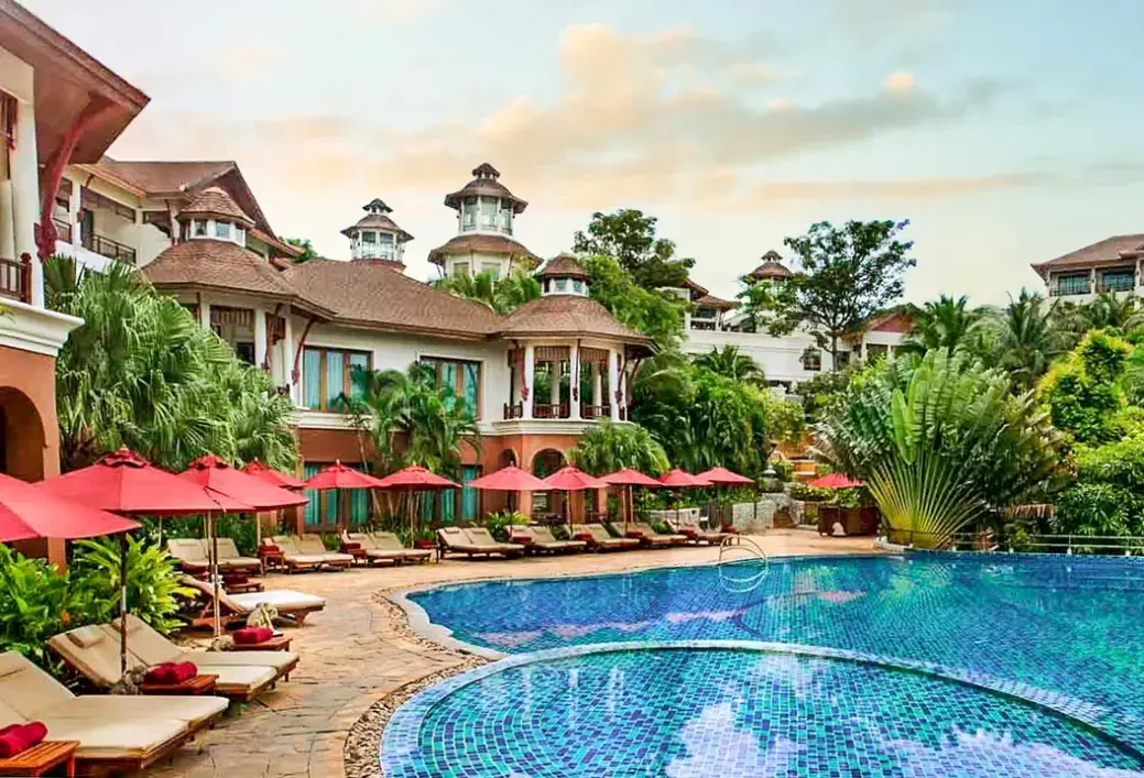 Basen w hotelu InterContinental Pattaya Resort