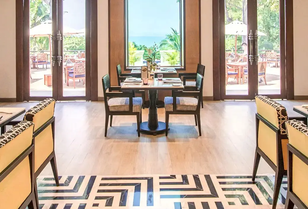 Restauracja i jedzenie w hotelu InterContinental Pattaya Resort
