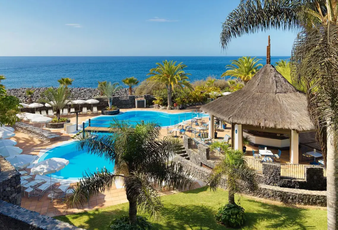 Basen w hotelu Jardín Tecina