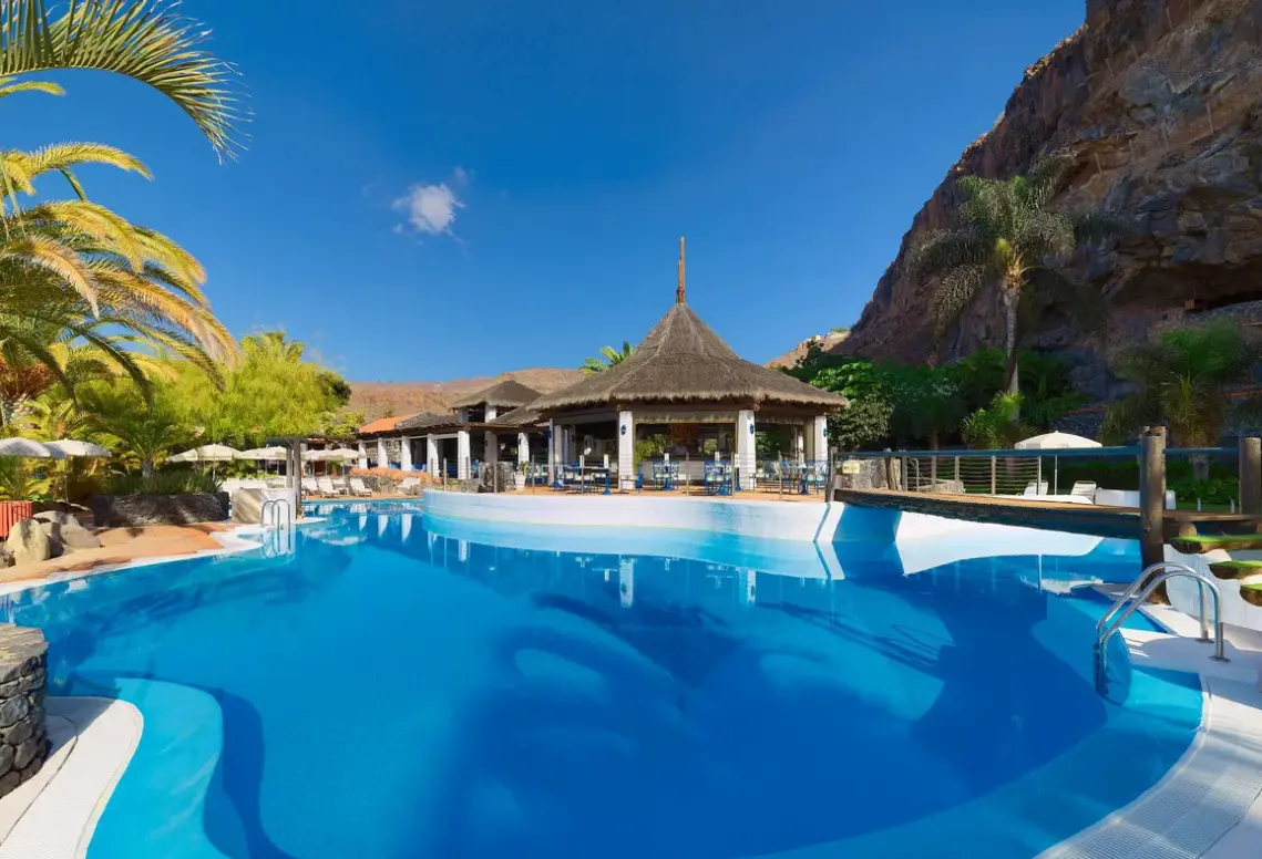 Basen w hotelu Jardín Tecina