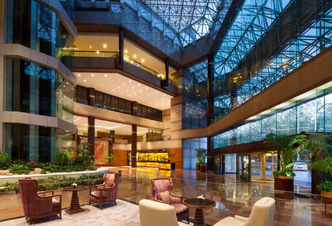 Lobby hotelu Jin Jiang Tower