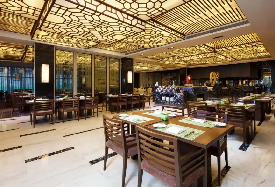 Restauracja i jedzenie w hotelu Jin Jiang Tower