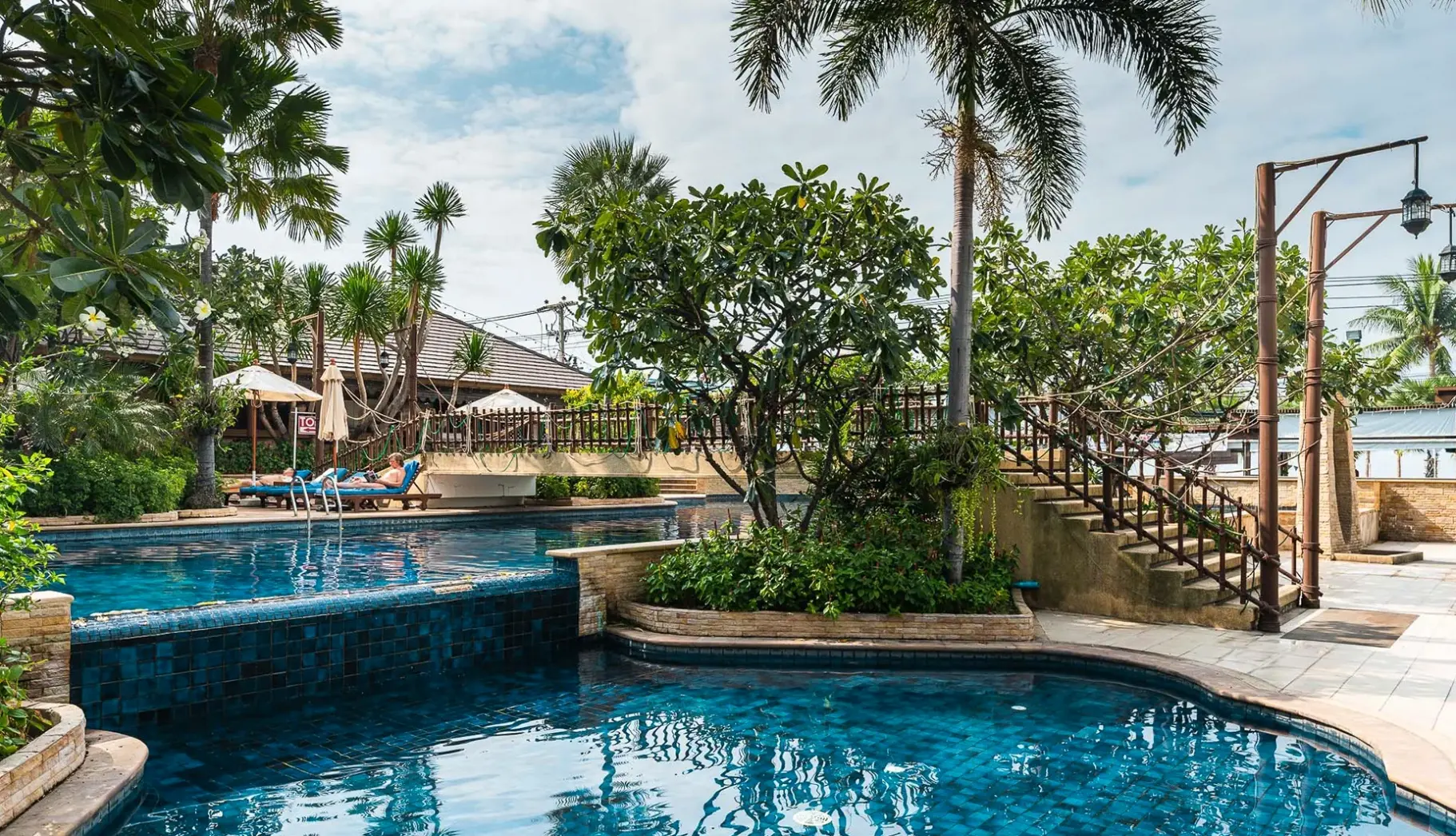 Basen w hotelu Jomtien Palm Beach & Resort
