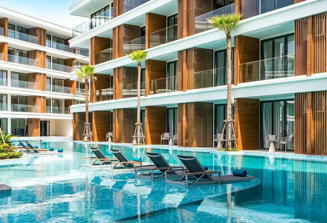 Basen w hotelu Kora Beach Resort Phuket