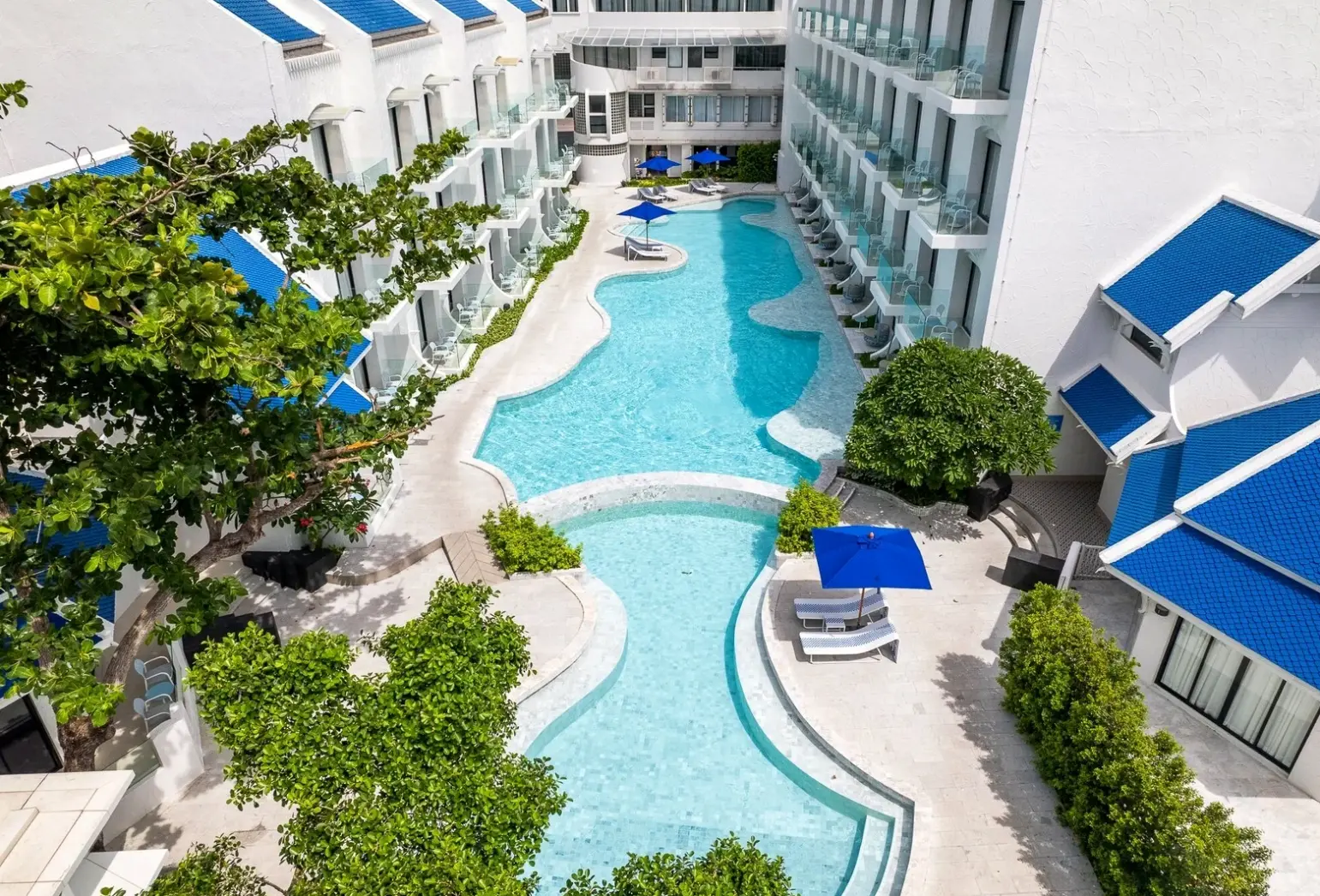 Basen w hotelu Kram Pattaya