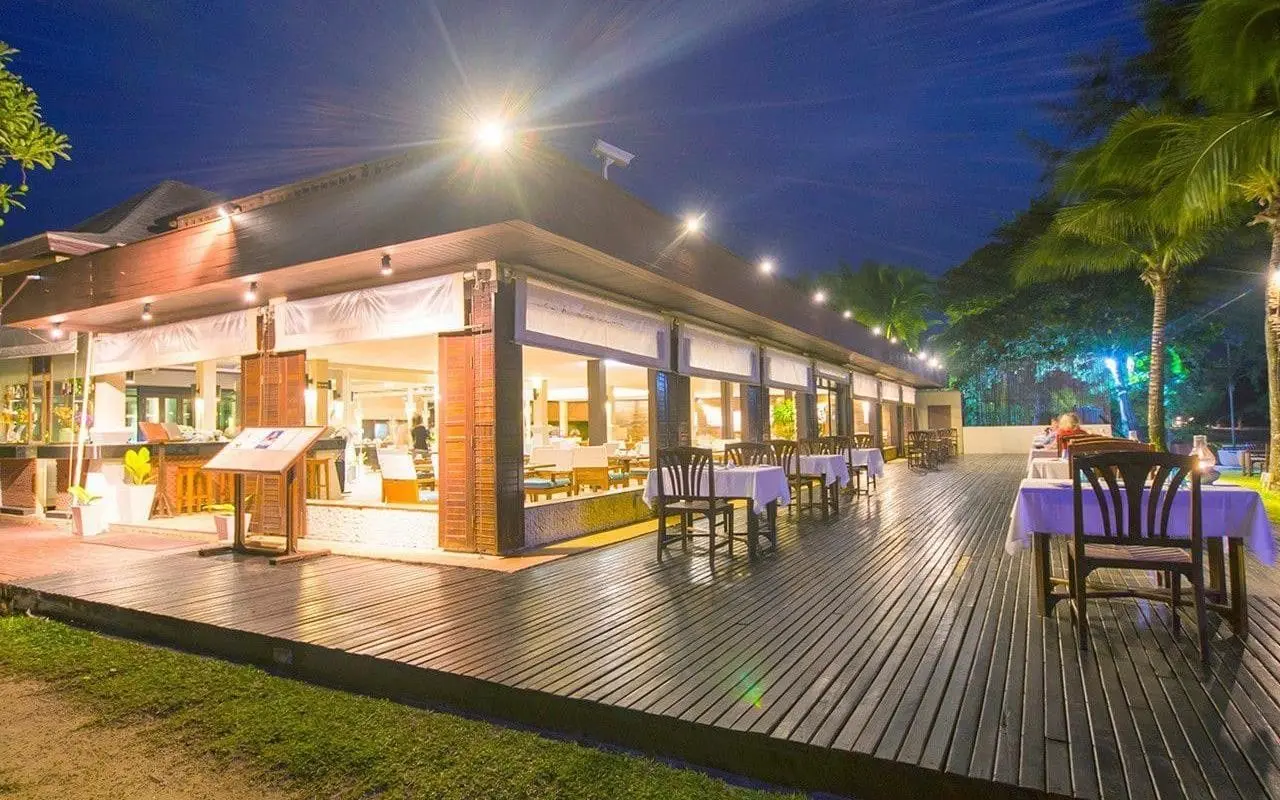 Restauracja i jedzenie w hotelu La Flora Khao Lak