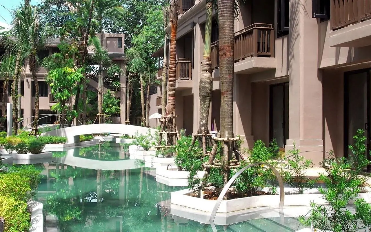 Basen w hotelu La Flora Khao Lak