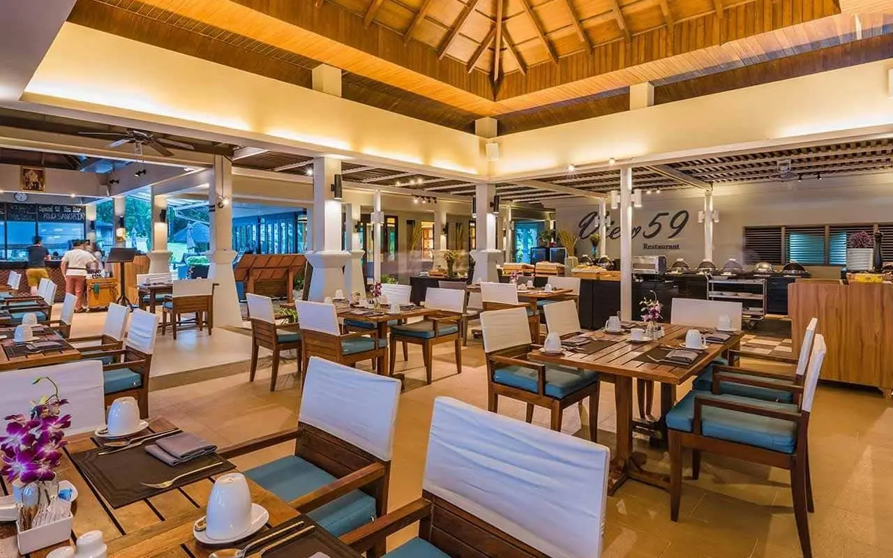 Restauracja i jedzenie w hotelu La Flora Khao Lak