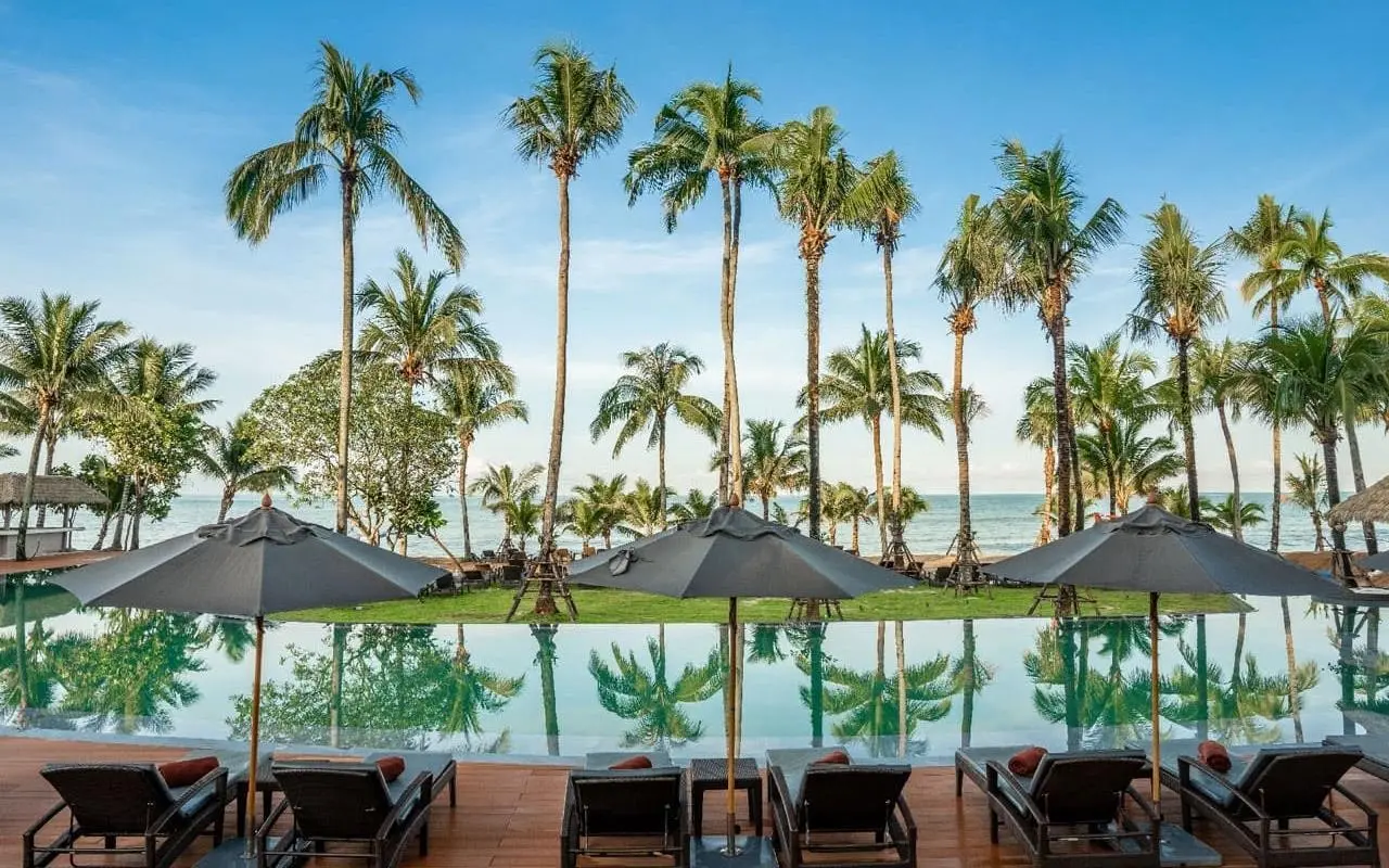 Basen w hotelu La Flora Khao Lak