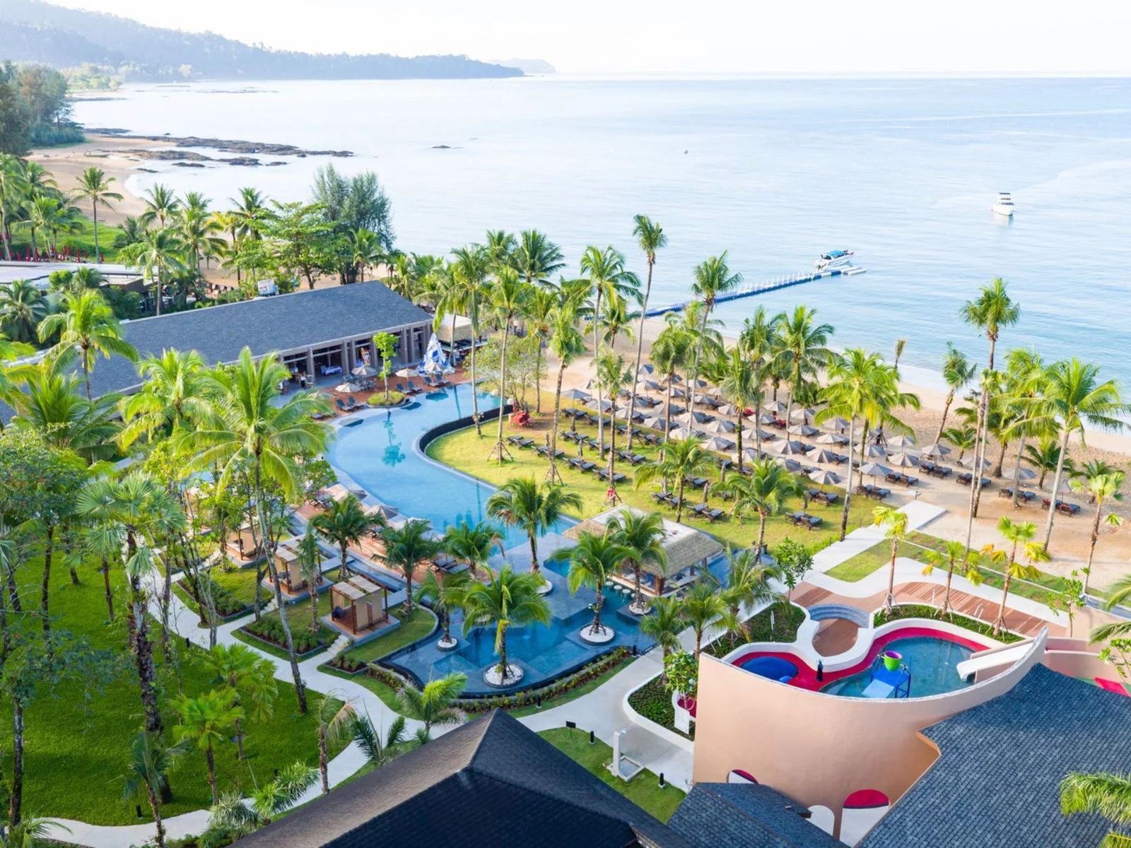Basen w hotelu La Flora Khao Lak