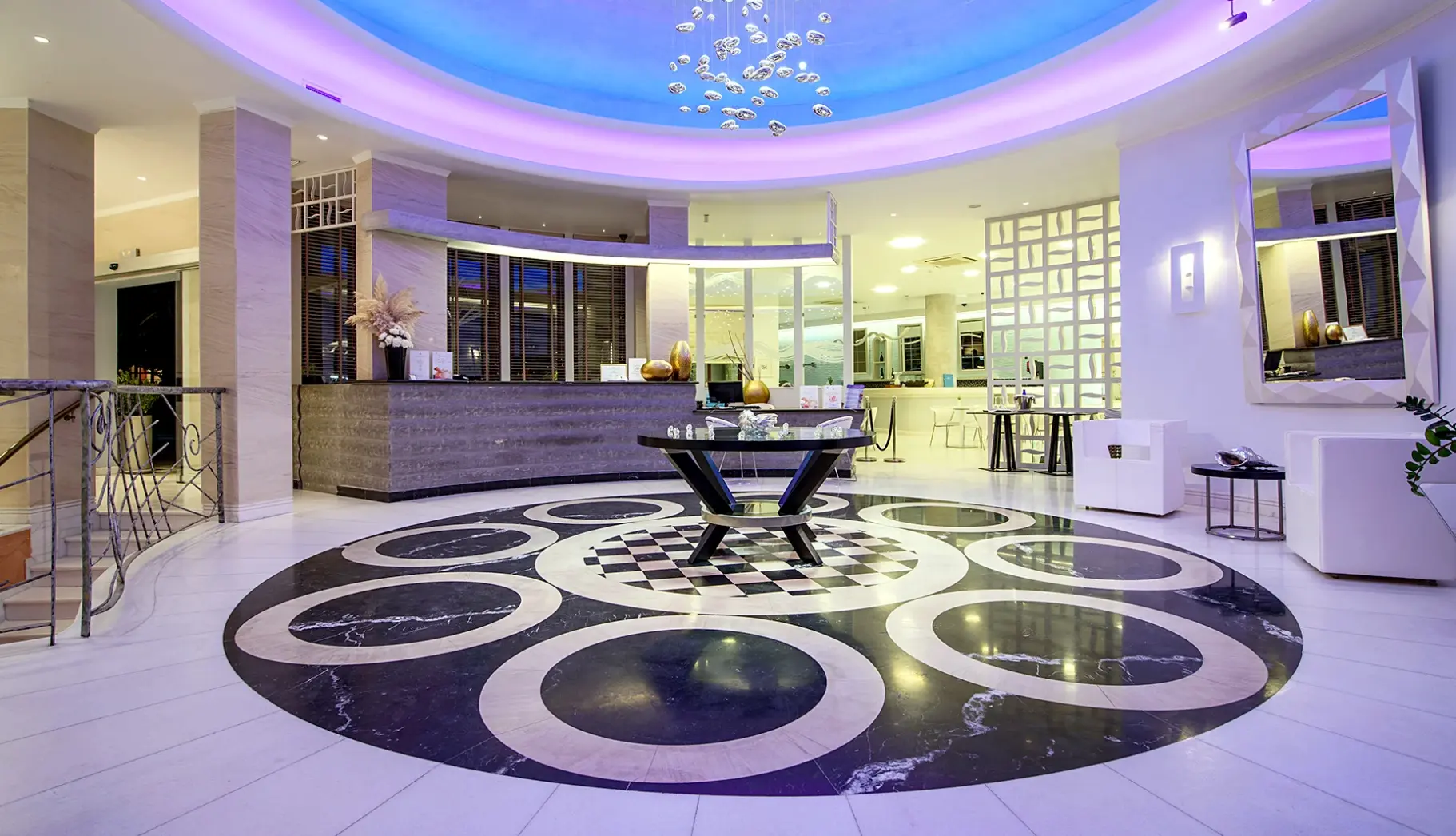 Lobby hotelu La Mer Deluxe Hotel & Spa