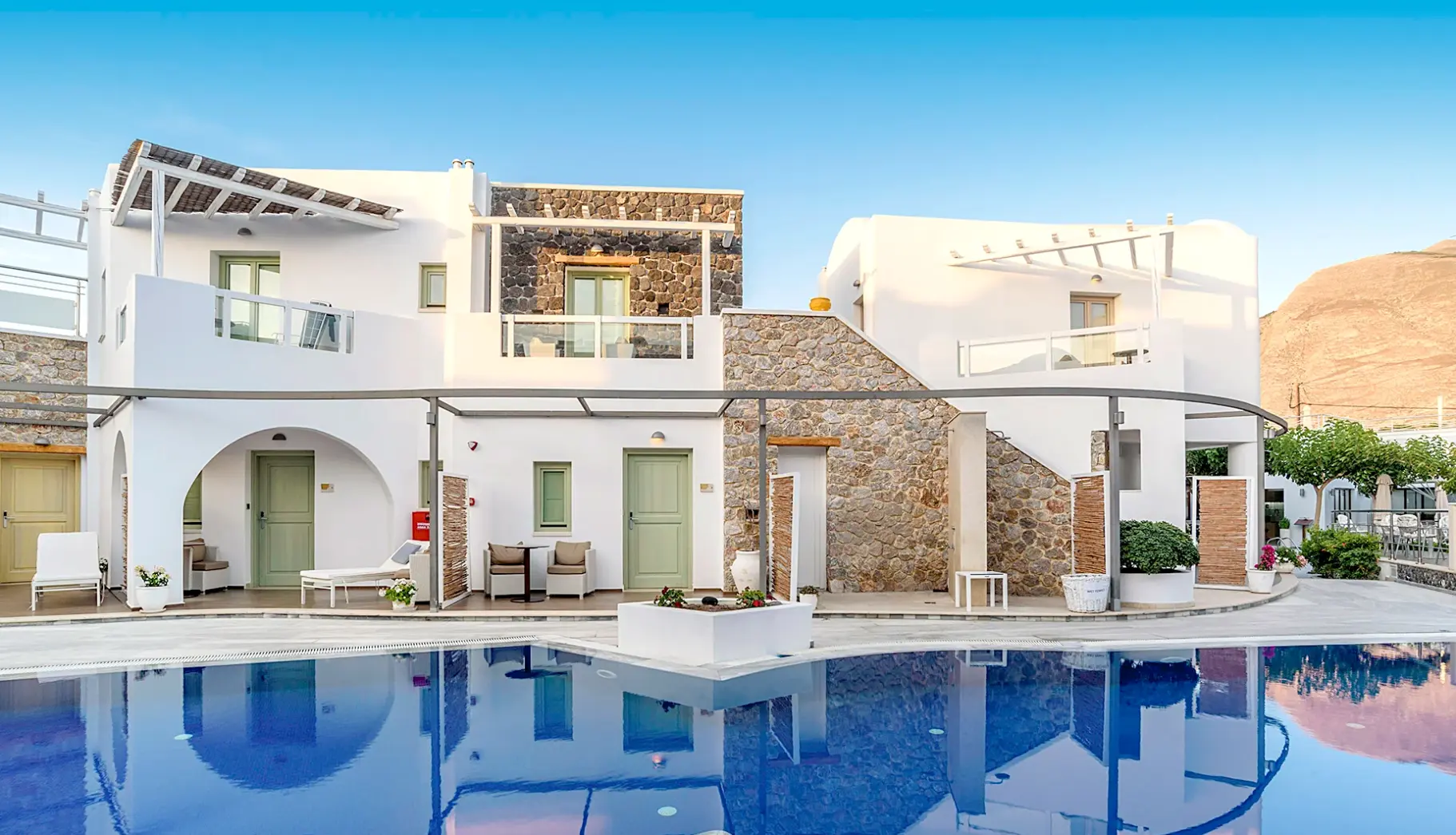 Basen w hotelu La Mer Deluxe Hotel & Spa