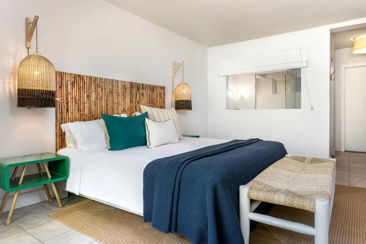 Lagoon Attitude — LAGOON ATTITUDE