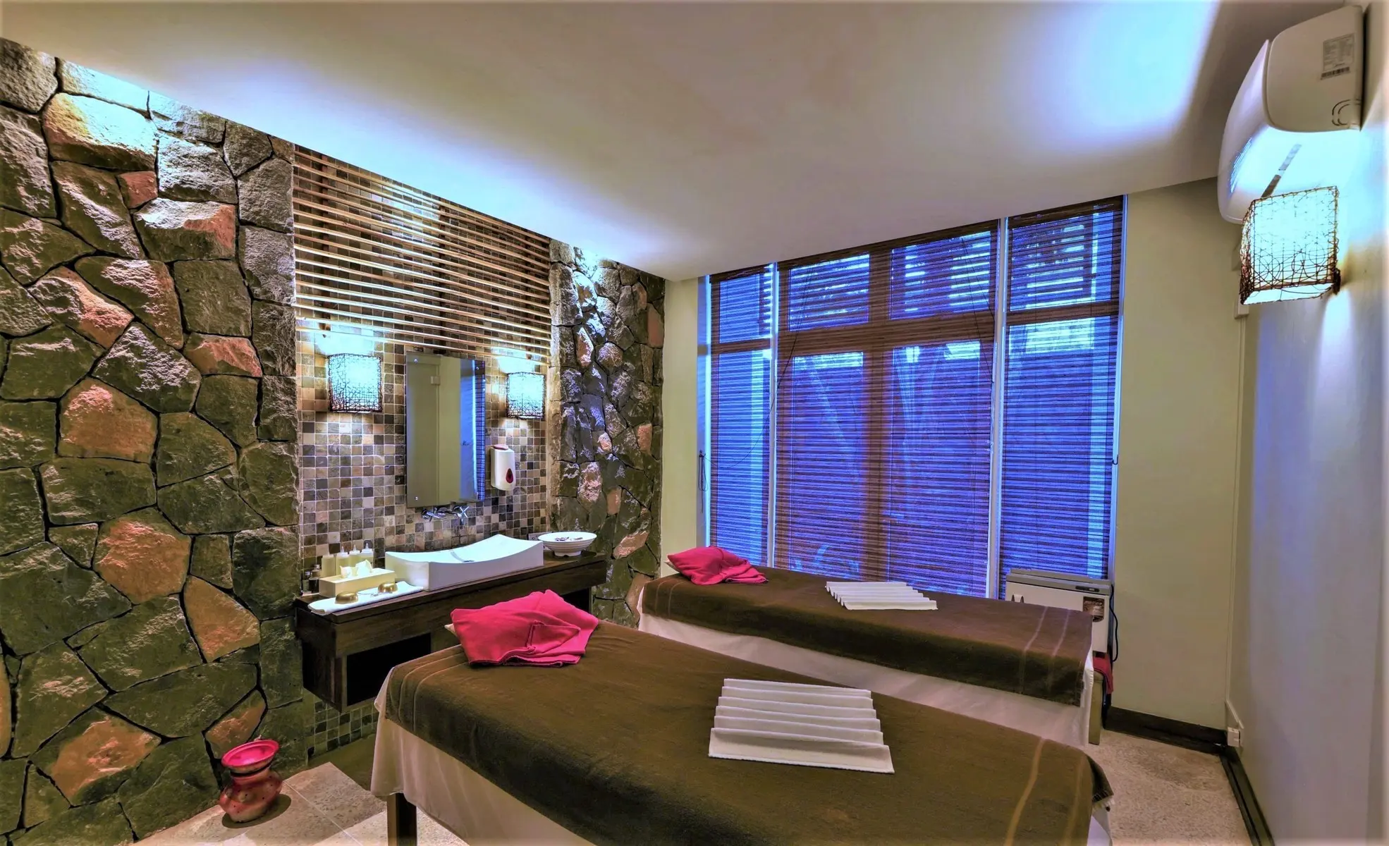 Laguna Beach Hotel & Spa — LAGUNA BEACH HOTEL