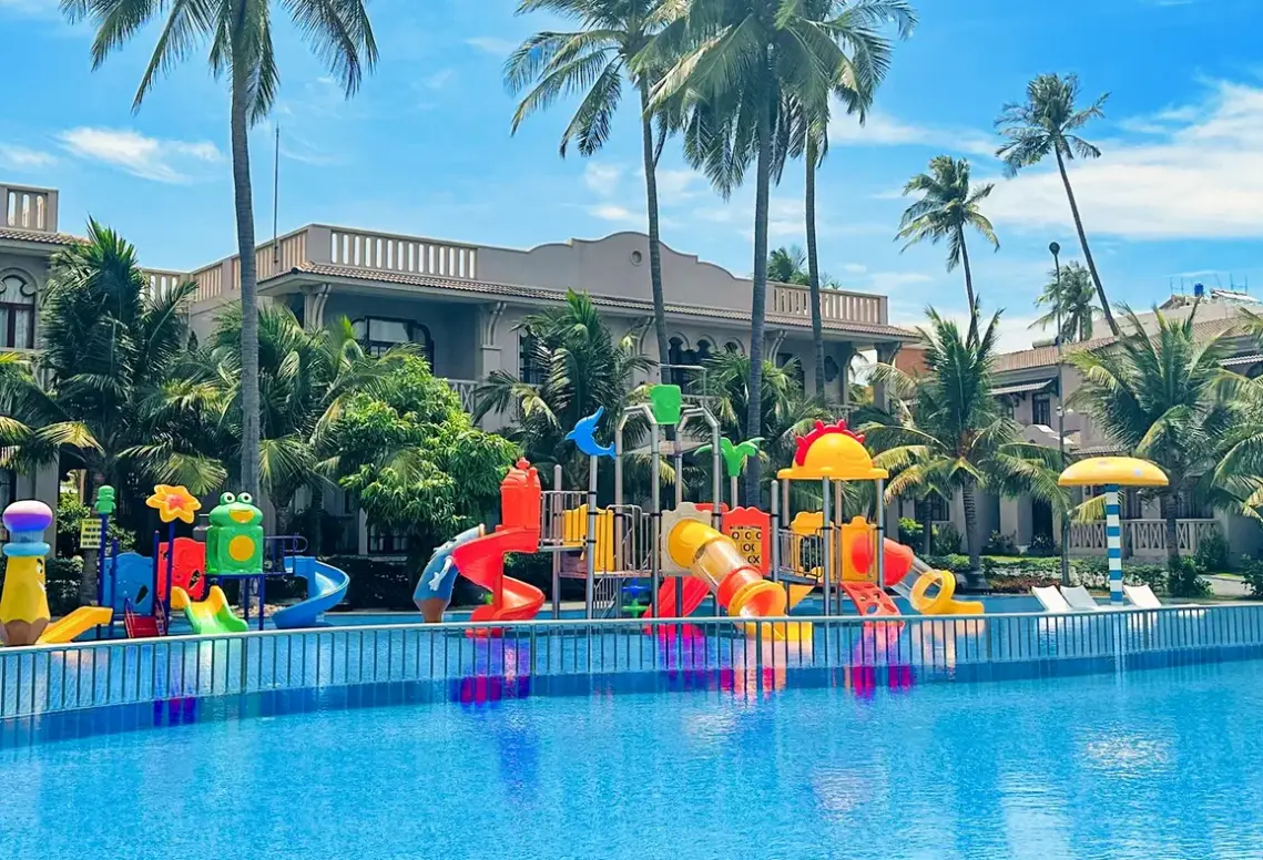Basen w hotelu Le Viva Resort