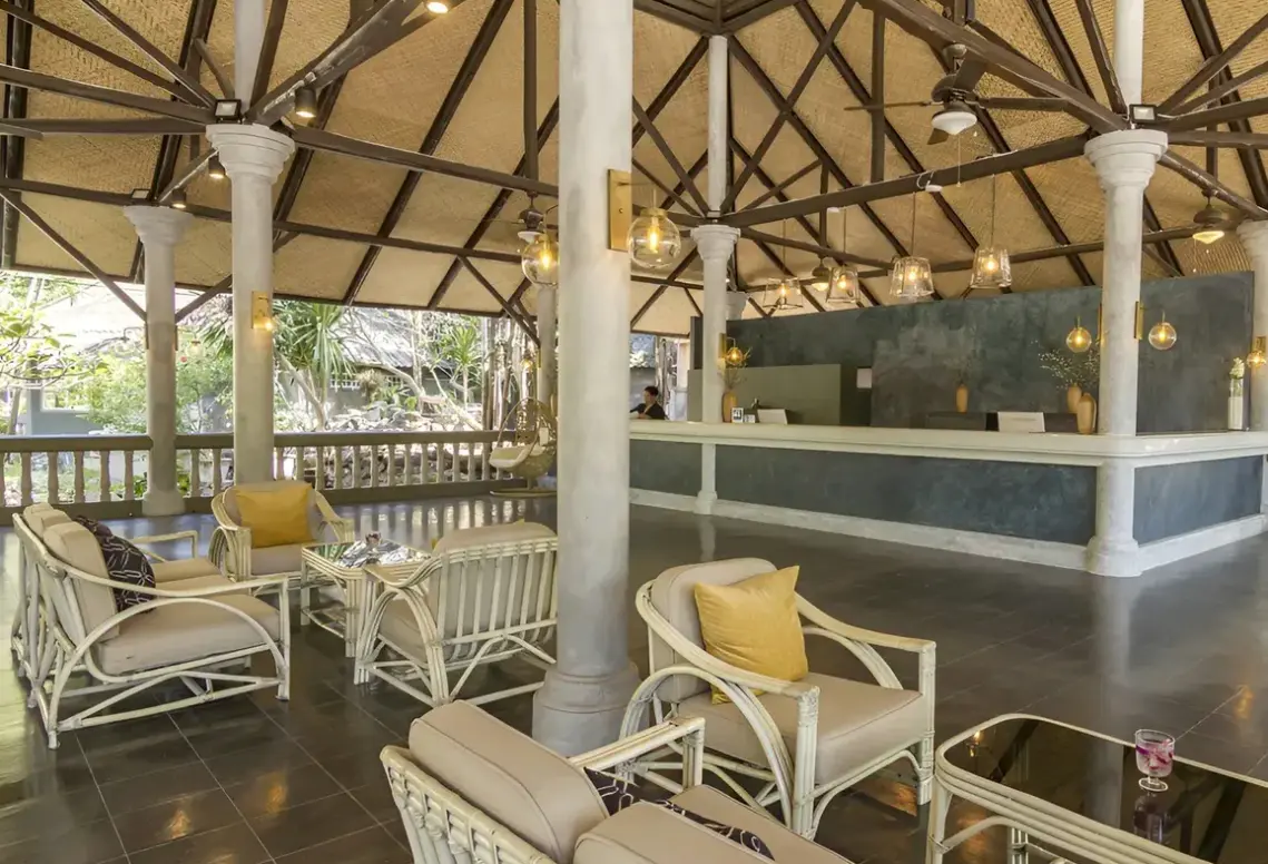 Lobby hotelu Let's Hyde Resort & Villas