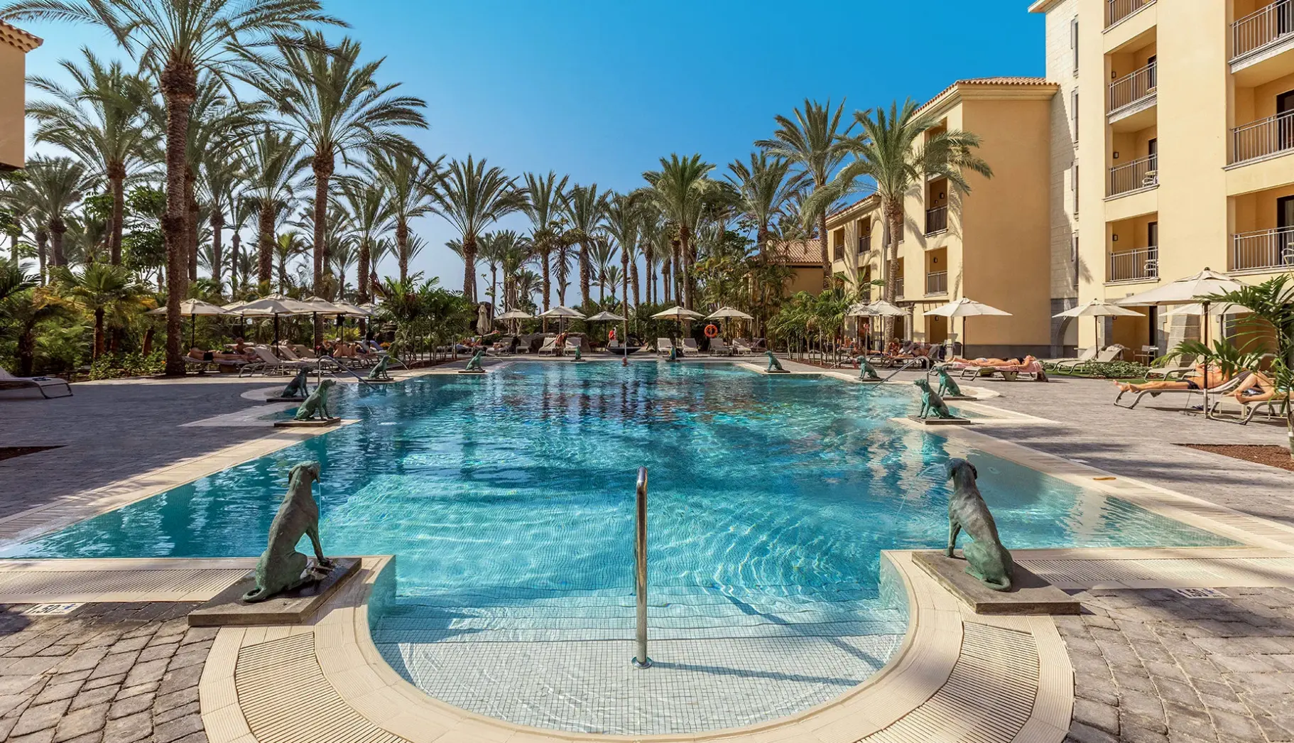 Basen w hotelu Lopesan Costa Meloneras Resort, Spa & Casino