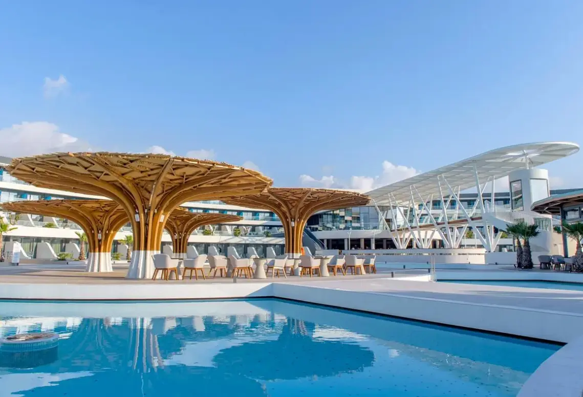 Basen w hotelu Lyttos Mare