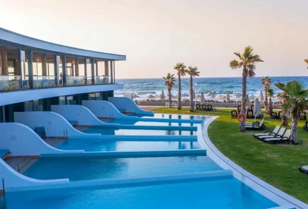 Basen w hotelu Lyttos Mare