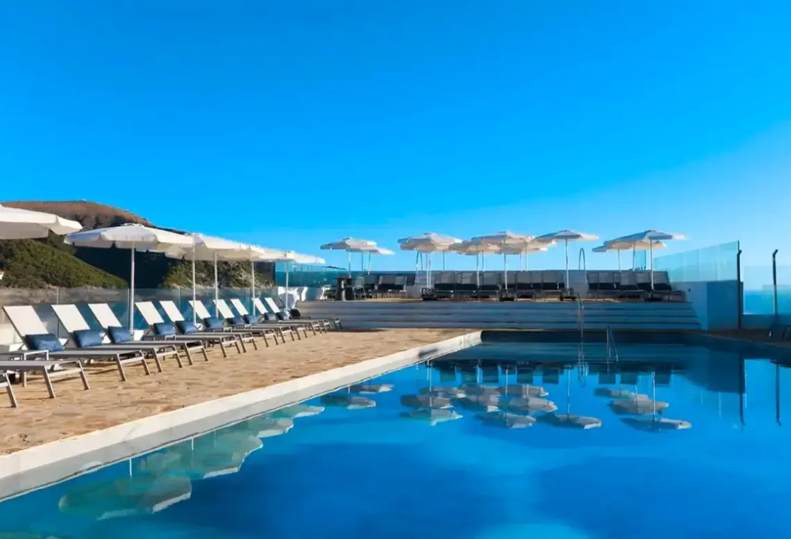 Basen w hotelu Mar Azul Pur Estil & Spa