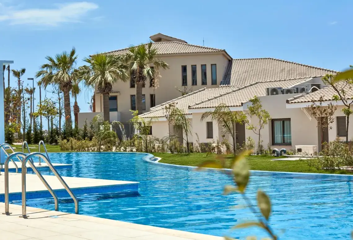 Basen w hotelu Mare Ayia Napa