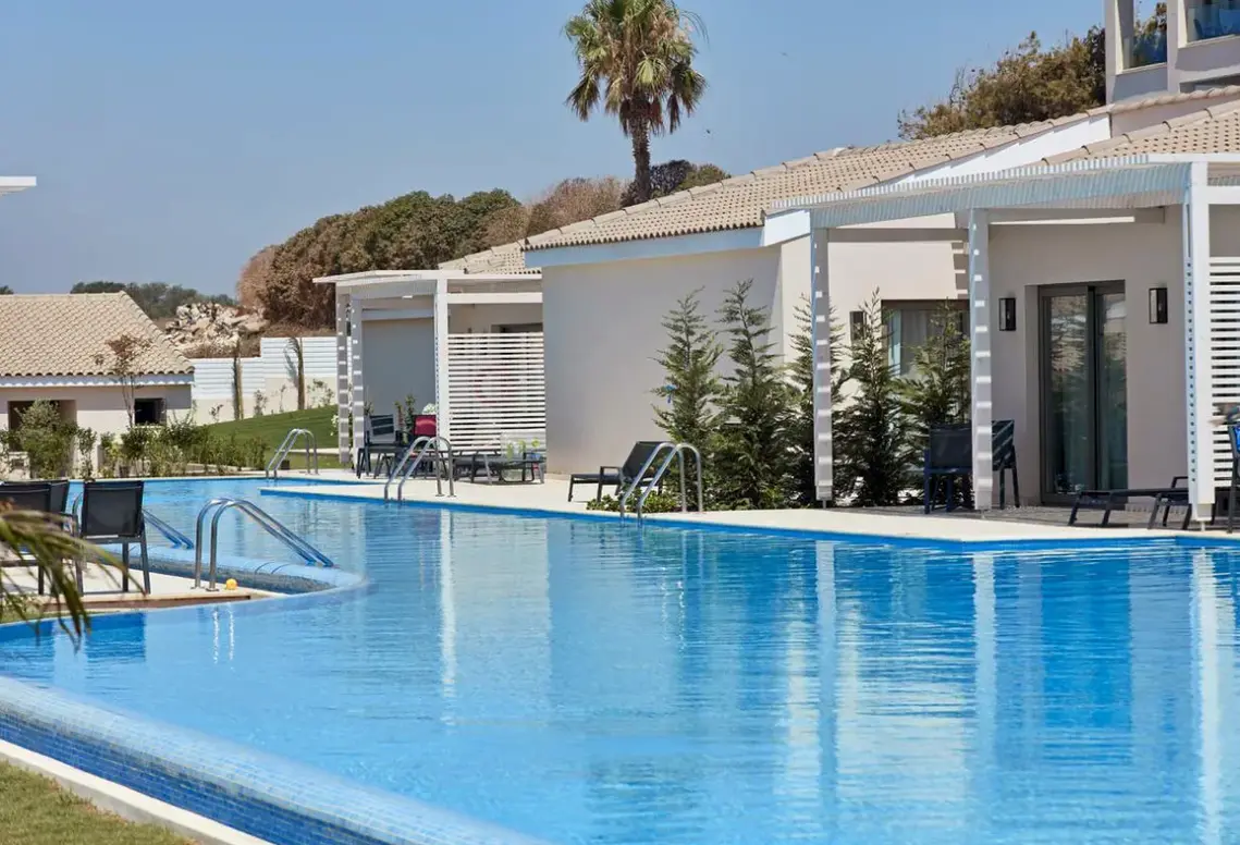 Basen w hotelu Mare Ayia Napa