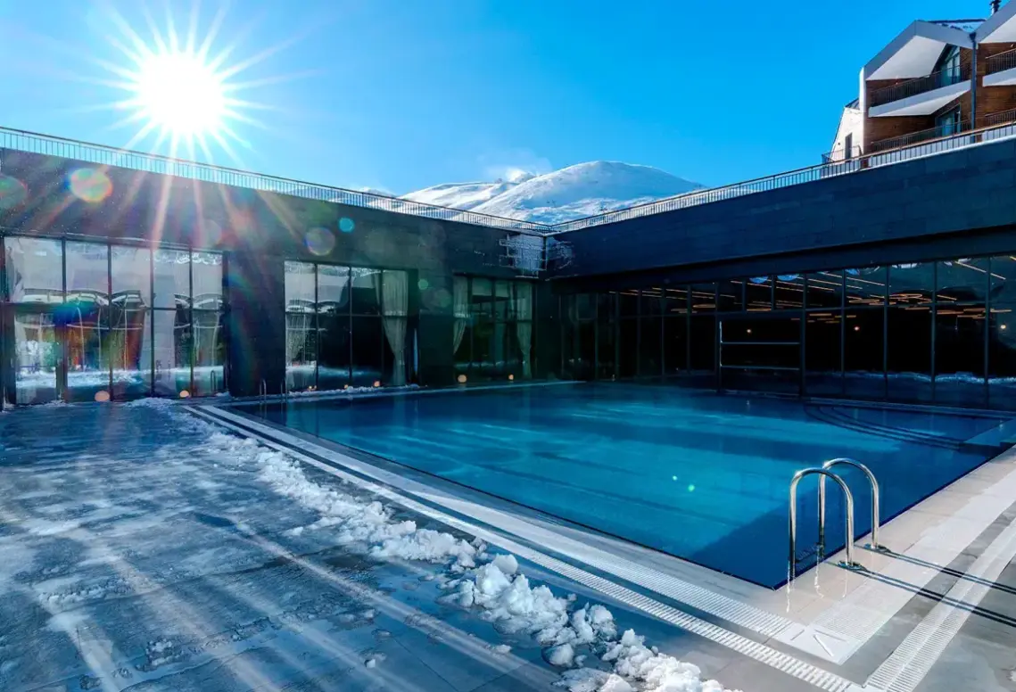 Basen w hotelu Megasaray Mount Erciyes