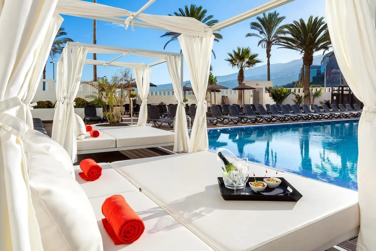 Basen w hotelu Meliá Costa Atlantis Tenerife