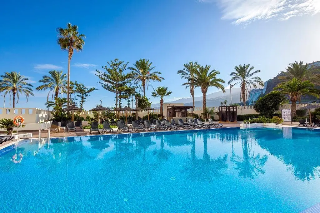 Basen w hotelu Meliá Costa Atlantis Tenerife