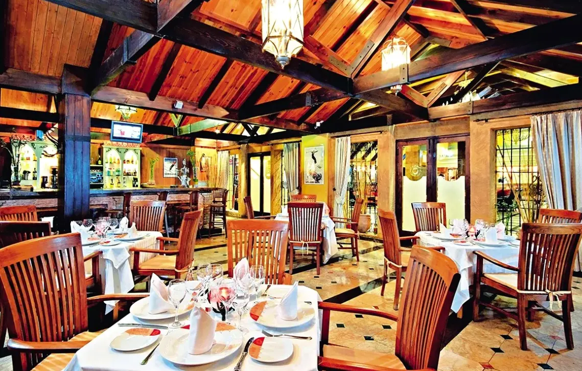 Restauracja i jedzenie w hotelu Meliá Sierra Nevada