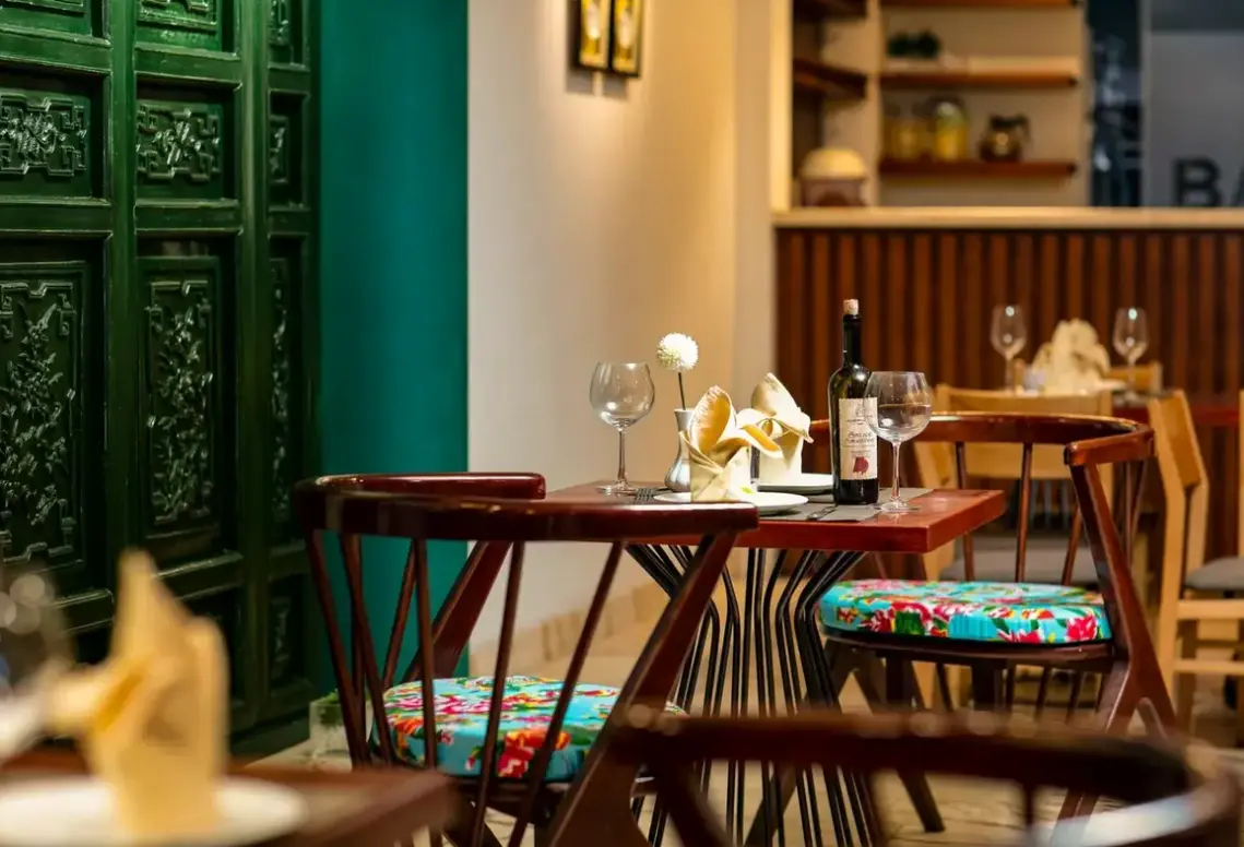 Restauracja i jedzenie w hotelu Midori Boutique