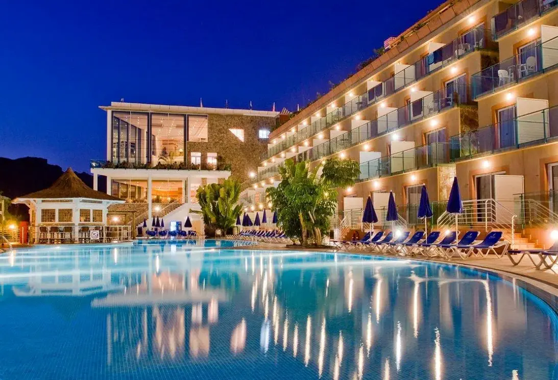 Basen w hotelu Mogan Princess & Beach Club