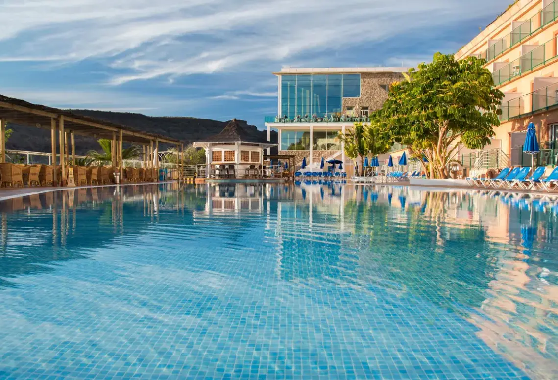 Basen w hotelu Mogan Princess & Beach Club