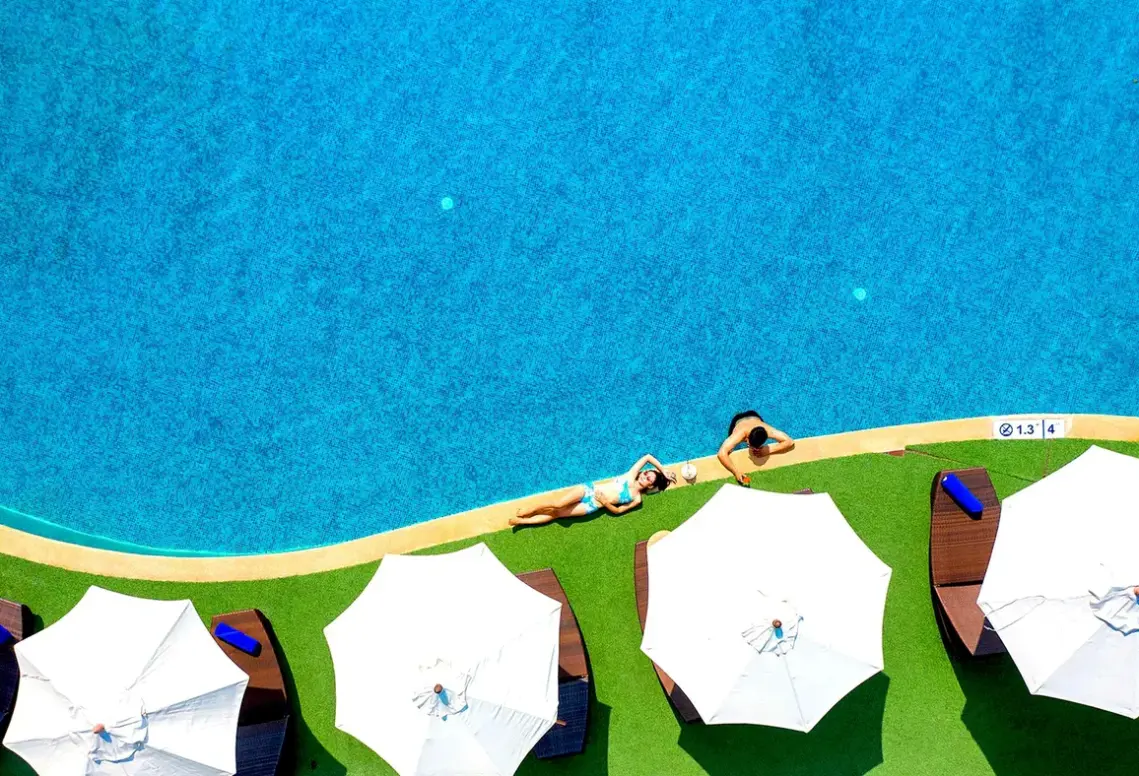 Basen w hotelu Mövenpick Siam Na Jomtien Pattaya