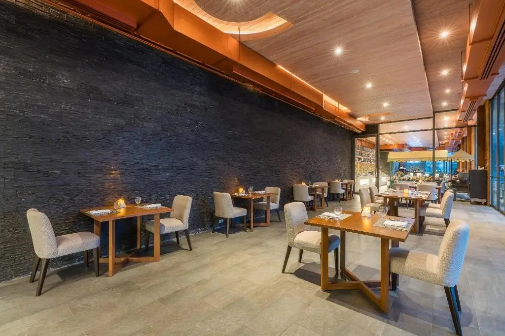 Restauracja i jedzenie w hotelu My Beach Resort Phuket