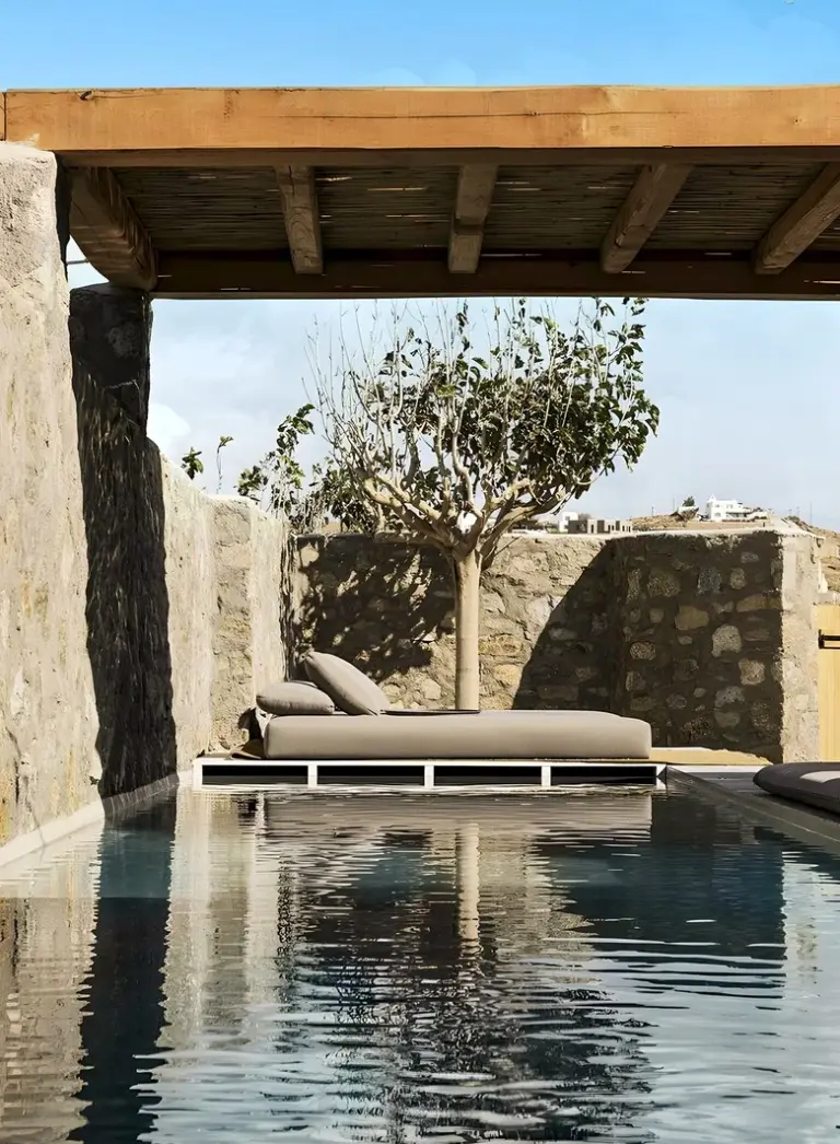 Basen w hotelu Nomad Mykonos