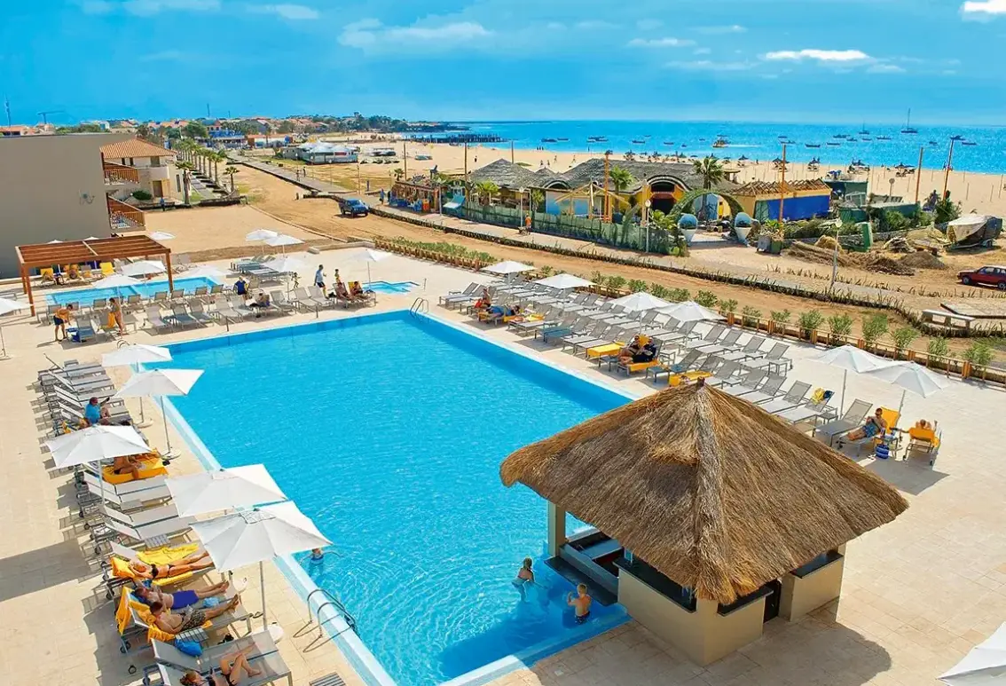 Basen w hotelu Oasis Atlantico Salinas Sea