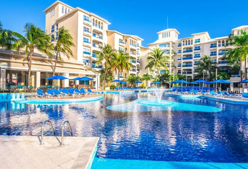 Basen w hotelu Occidental Costa Cancún
