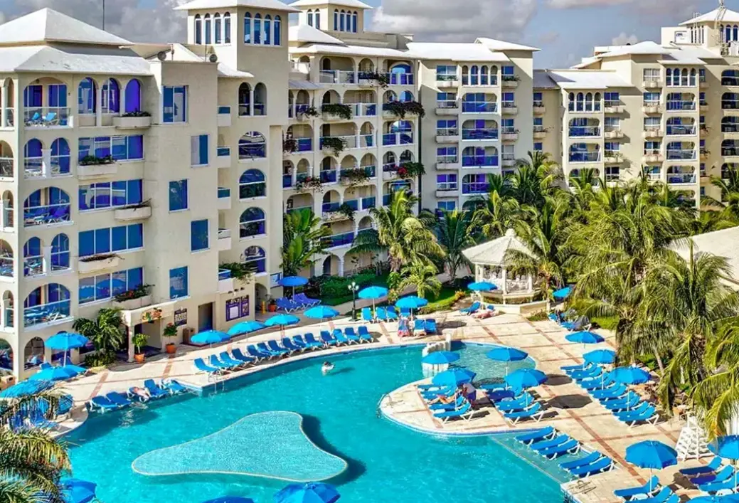 Basen w hotelu Occidental Costa Cancún