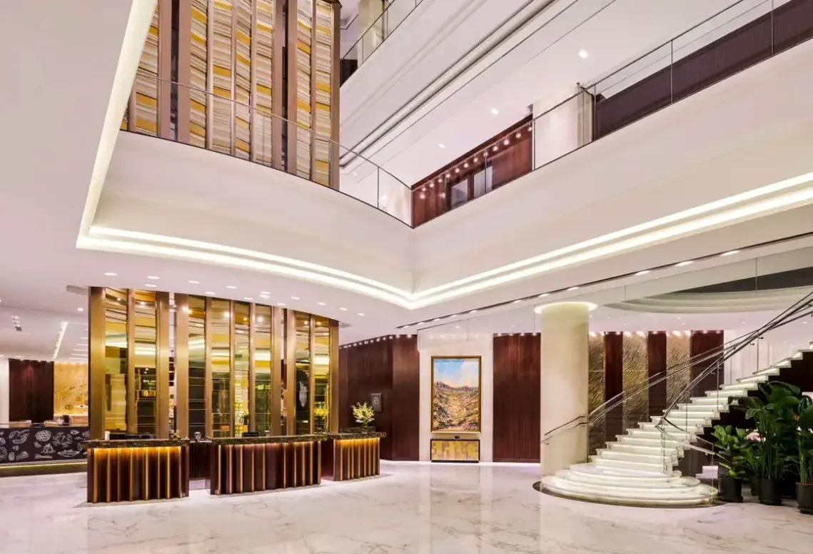 Lobby hotelu Pan Pacific Beijing