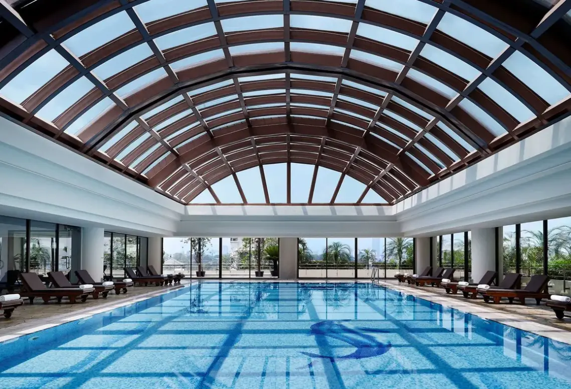Basen w hotelu Pan Pacific Hanoi